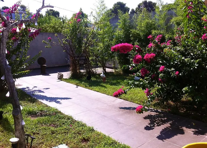 Ξενοδοχείο με διαμερίσματα Island 4*